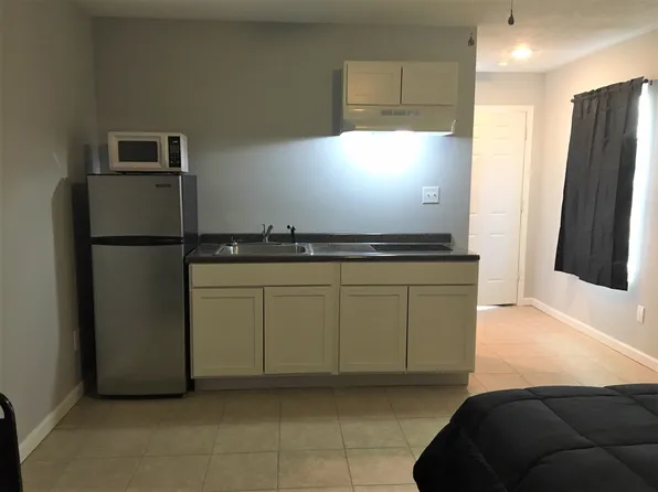 2635 E Napoleon St #A4, Sulphur, LA 70663