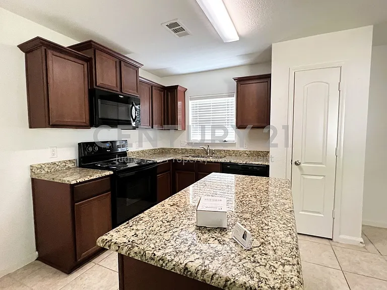 1904 Fairbanks Dr — Photo 5
