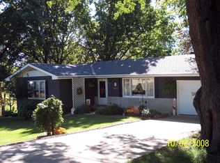 10407 NW Meadow Lane Dr, Parkville, MO 64152