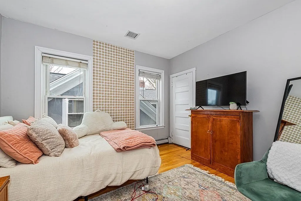 5 bed, 999 sqft, $6,800 — Photo 4