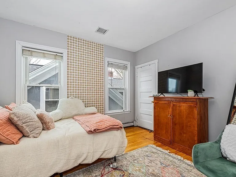 44 Hillside St #1D — Photo 6