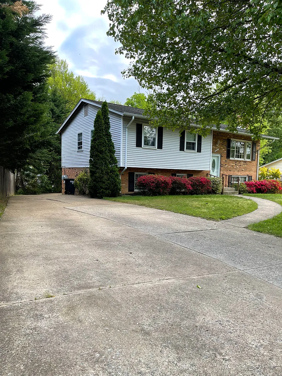 Building Photo - 2207 Windjammer Dr