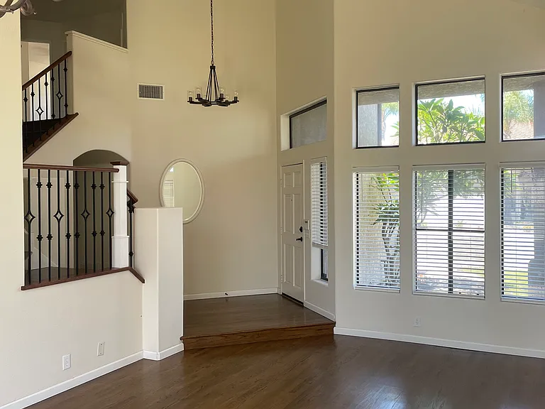 1279 Vera Cruz — Photo 7