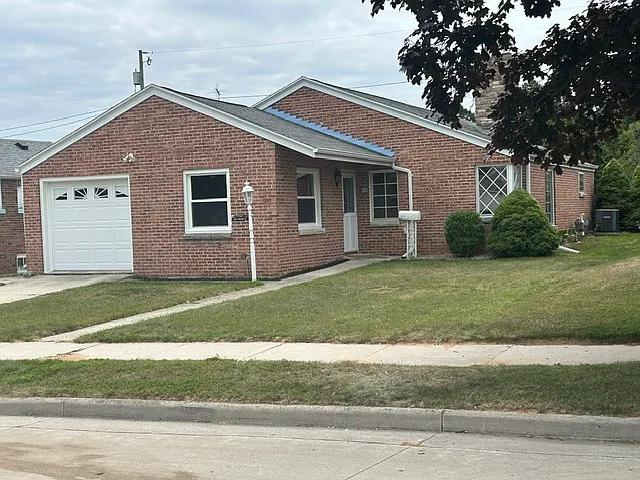 849 Wilson St — Photo 2