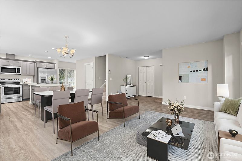 4th image of 22407 Basin View Court SE