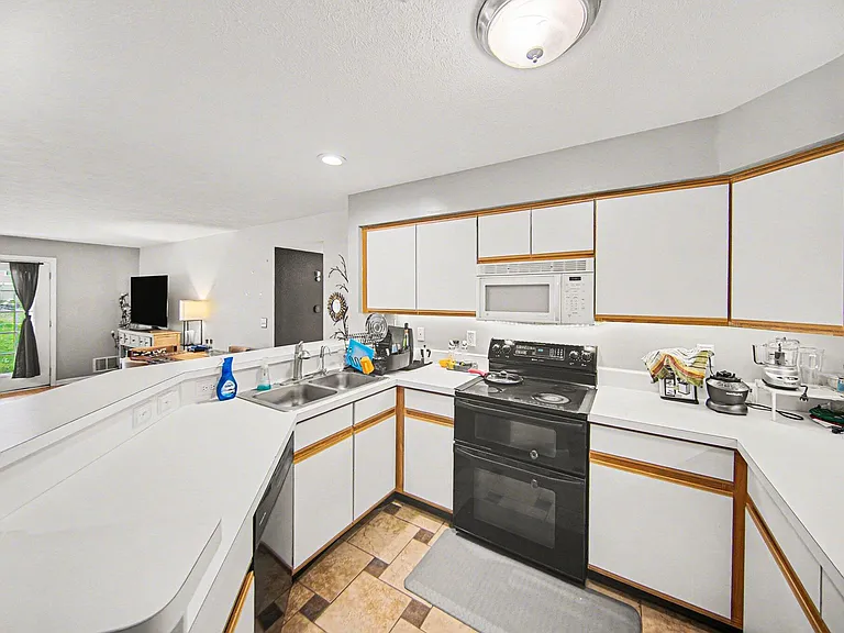 1305 Millbrook Trl — Photo 5
