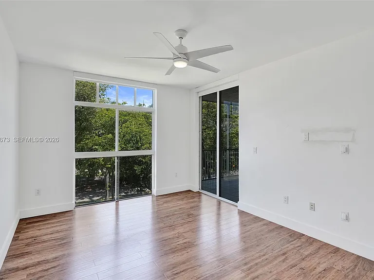 9725 NW 52nd St #406 — Photo 31