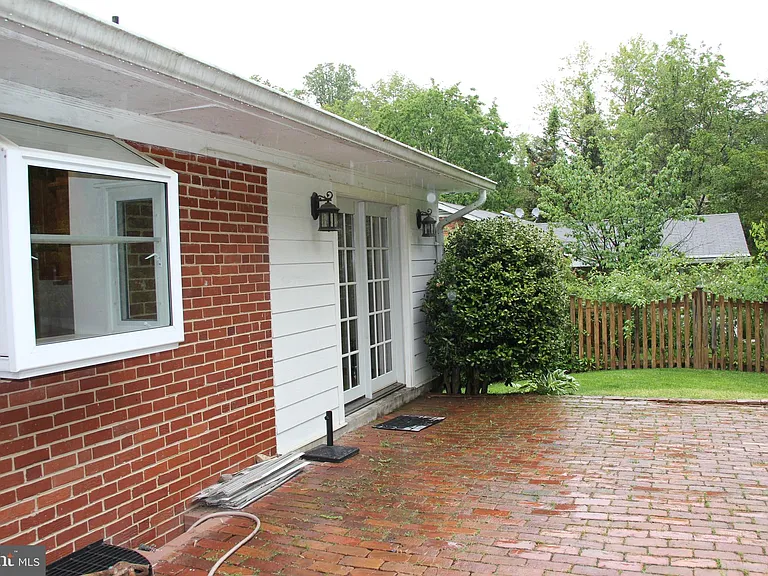 1103 Delf Dr — Photo 18