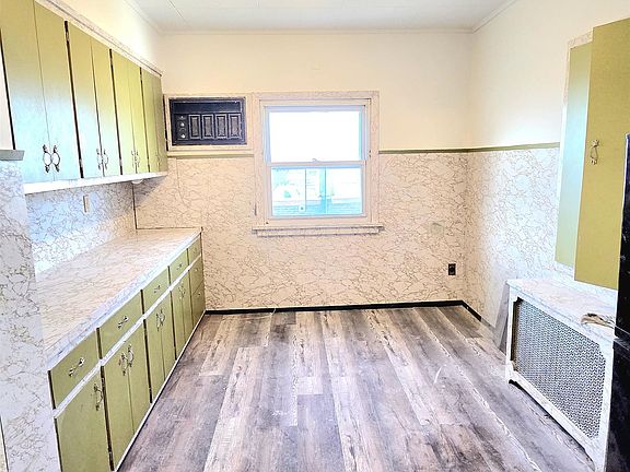 5th image of 1202 Hillside Pl Floor 1