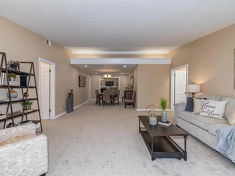 934 Briarwood Ln — Photo 4