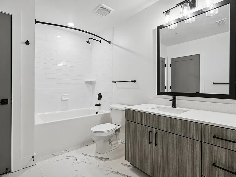 Linz Bayview — Photo 87