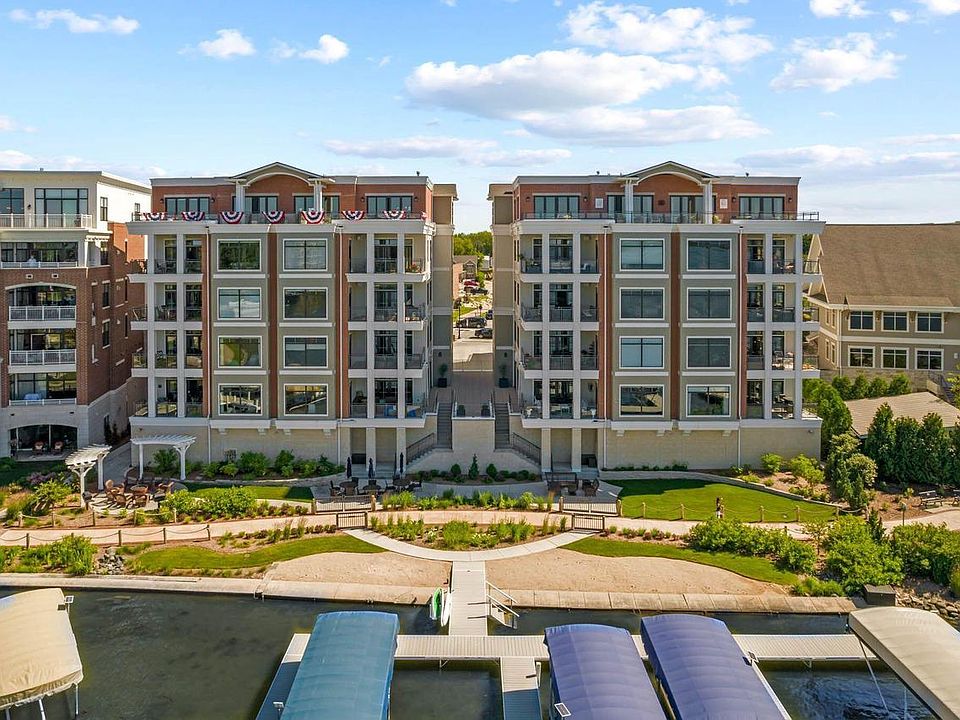 1st image of 200 W Wisconsin AVENUE #202