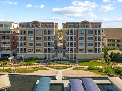 200 W Wisconsin AVENUE #202, Oconomowoc, WI, 53066