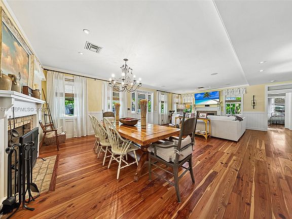 3rd image of 180 Ocean Blvd