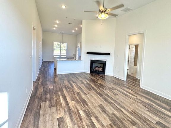2nd image of 7552 Newbury Dr