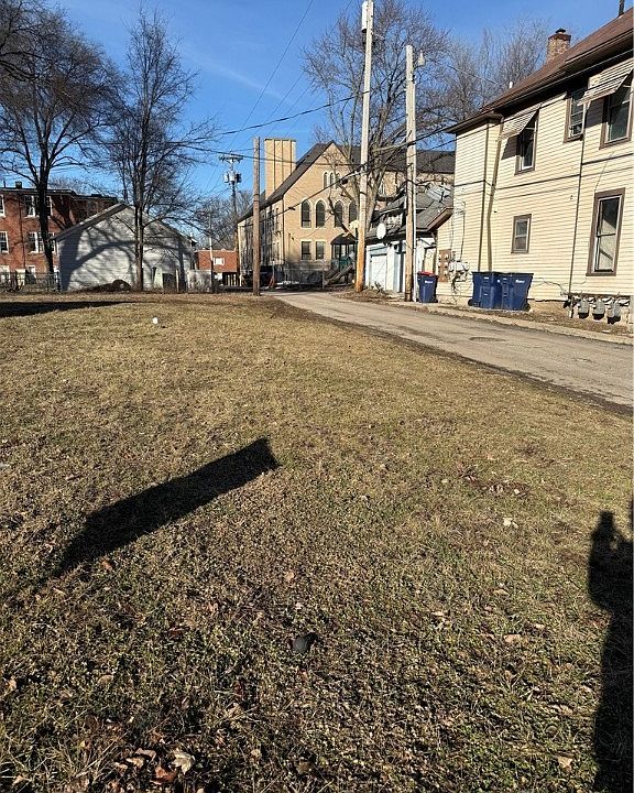 2nd image of 420 W Ash St