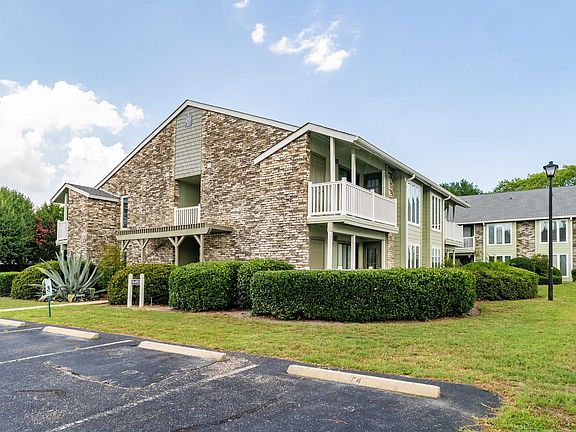 3rd image of 4713 Cobblestone Dr. #D1
