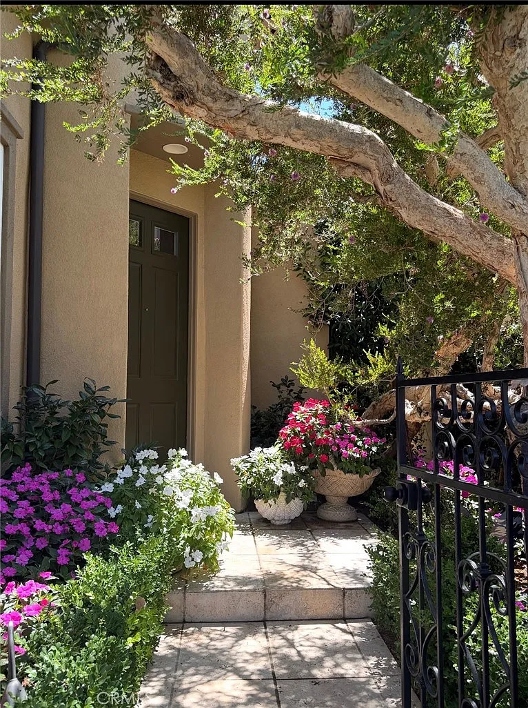 4 bed, 3.5 bath, 2501 sqft, $6,585 — Photo 1