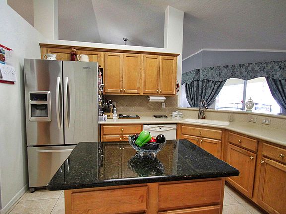 5th image of 825 Blossom Dr