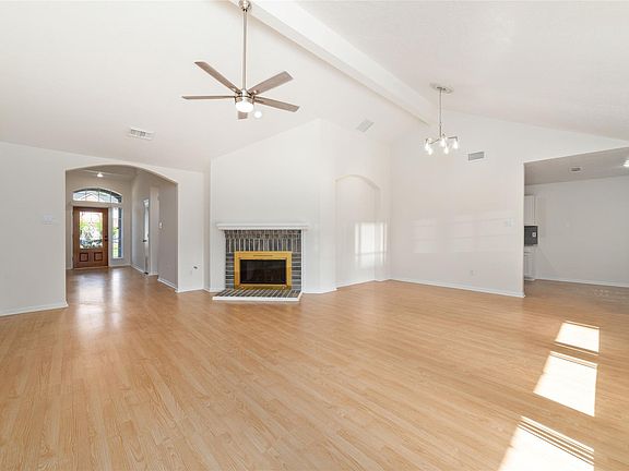 5th image of 3811 Timber Rail Dr