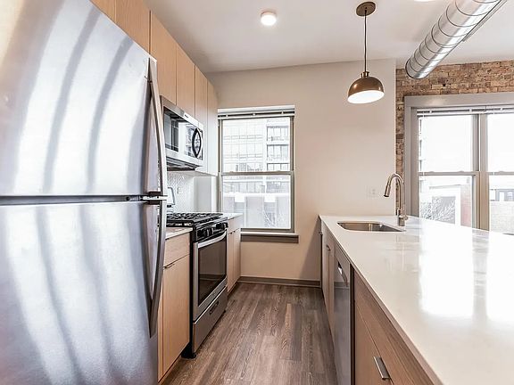3rd image of 1645 N Wells St #2A