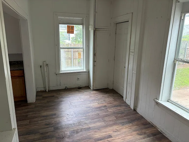 132 E Jordan St — Photo 10