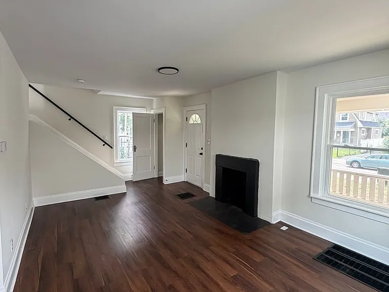 1202 E 20th Ave — Photo 3