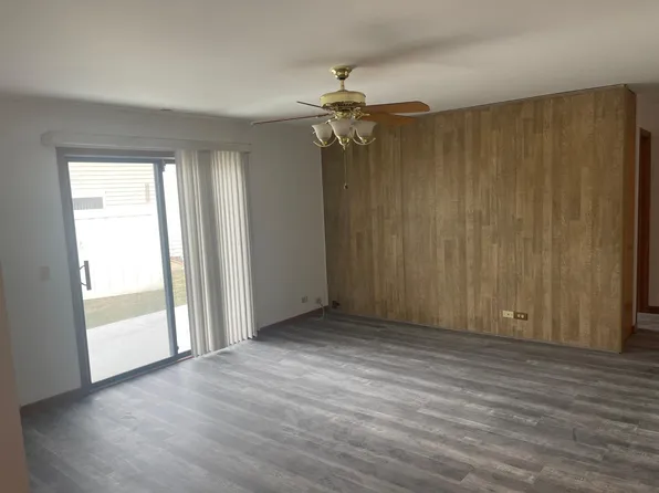 110 Windward Dr, Schaumburg, IL 60194