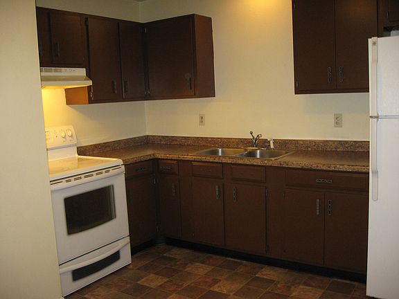 2nd image of 1103 Arrowhead Dr #B