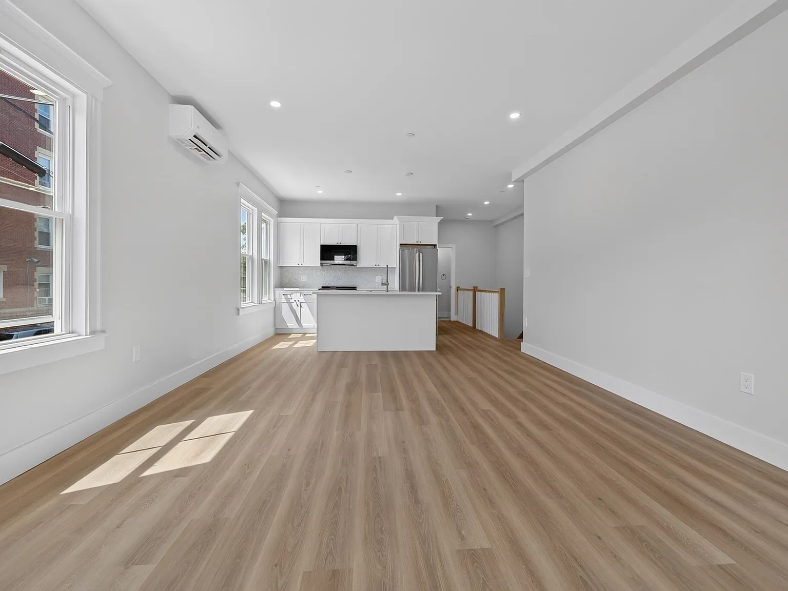 3 bed, 2.5 bath, 1390 sqft, $3,800 — Photo 2
