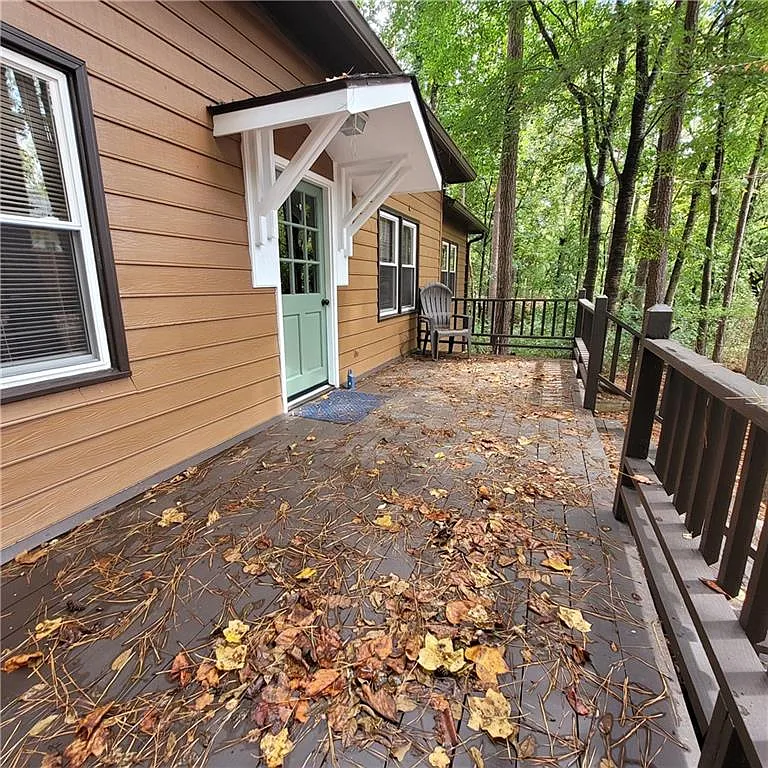 4 bed, 2.0 bath, 2520 sqft, $2,500 — Photo 2