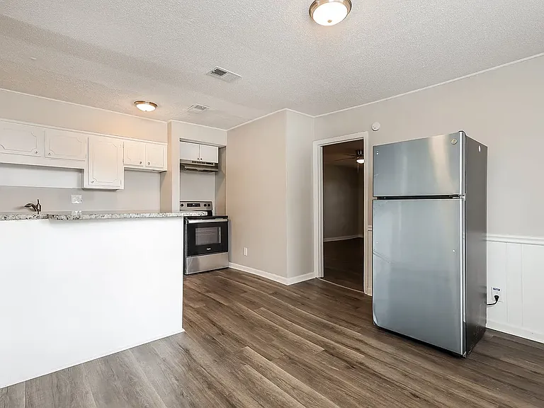 2143 Crosley St — Photo 2
