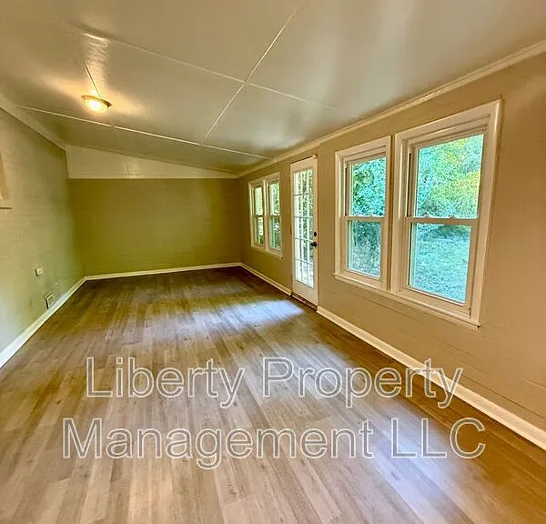 475 Albemarle Dr — Photo 15