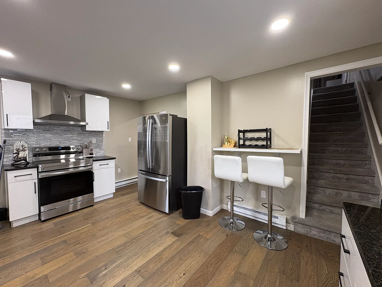 3 bed, 1376 sqft, $2,000 — Photo 3