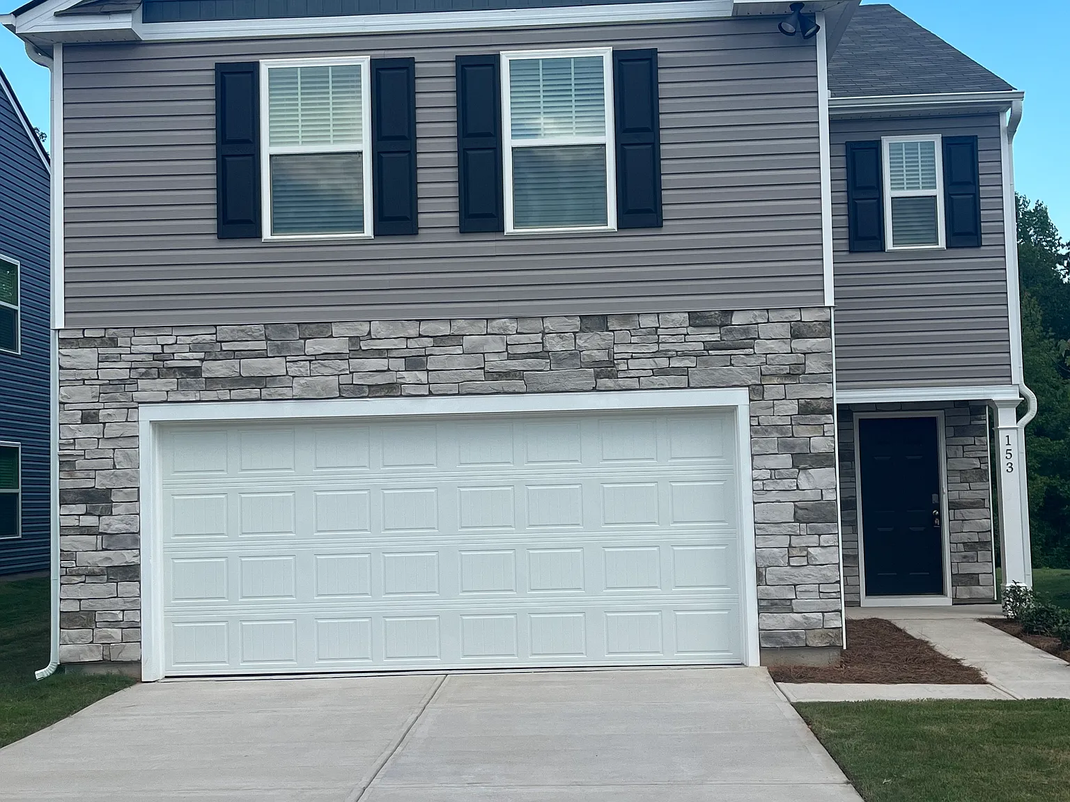 4 bed, 2174 sqft, $2,300 — Photo 2