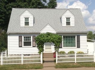 1128 E 29th St, Davenport, IA 52803