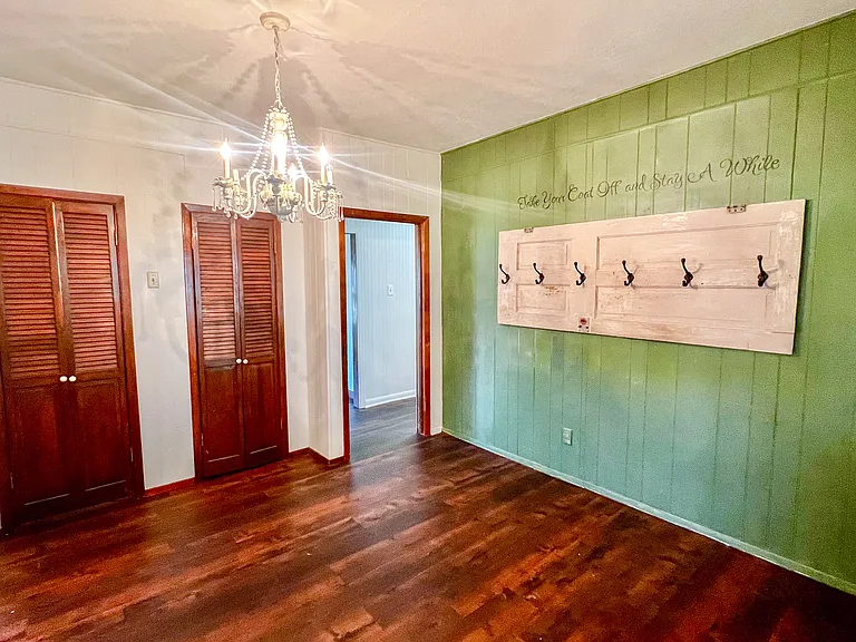 182 Douglas St — Photo 8
