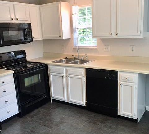 3rd image of 488 Watauga Ave