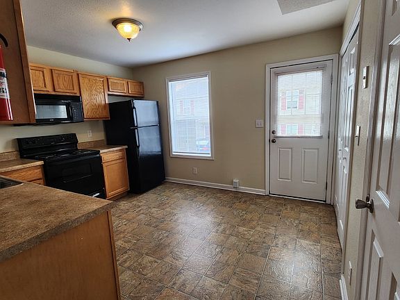 3rd image of 248-2C Executive Ave