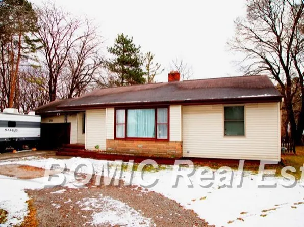 711 W Gilford Rd, Caro, MI 48723