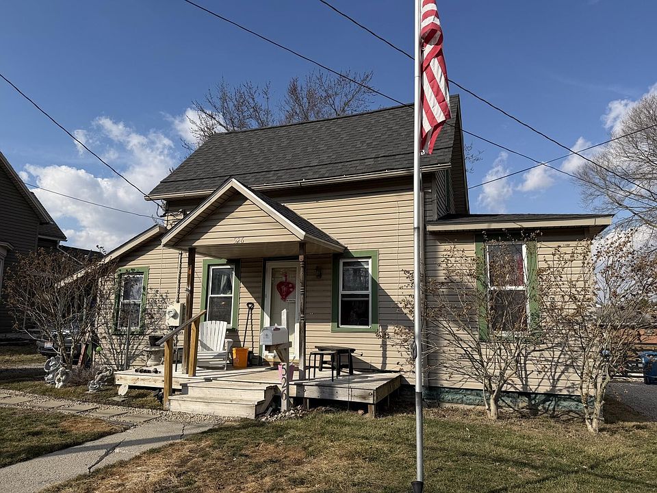 1st image of 526 W 4th St