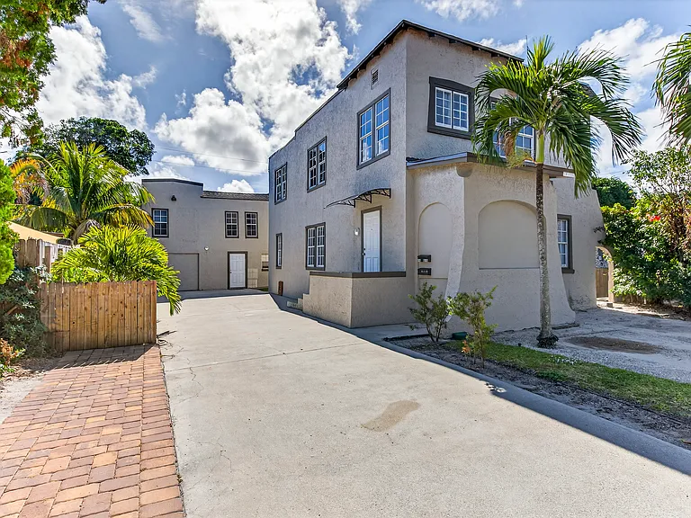 724 Bradley St — Photo 22