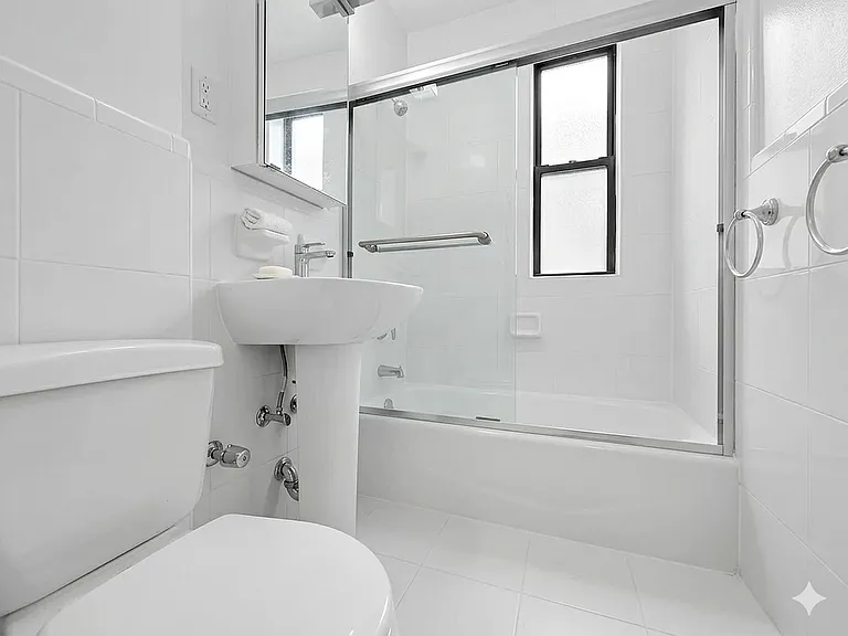 214 E 51st St #5K — Photo 4