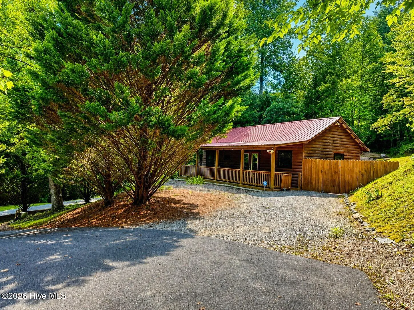 2 bed, 1.0 bath, 840 sqft, $1,600 — Photo 1