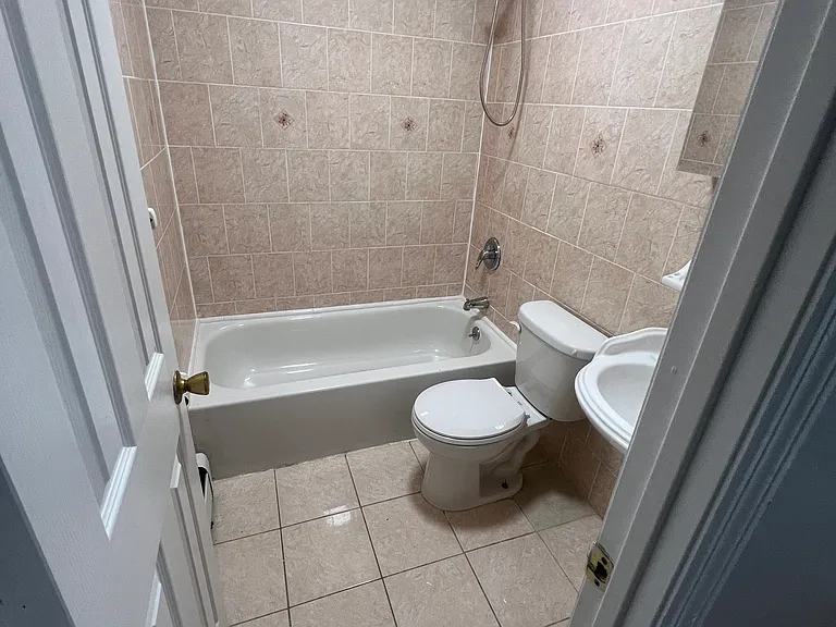 835 E 221st St #3 — Photo 6