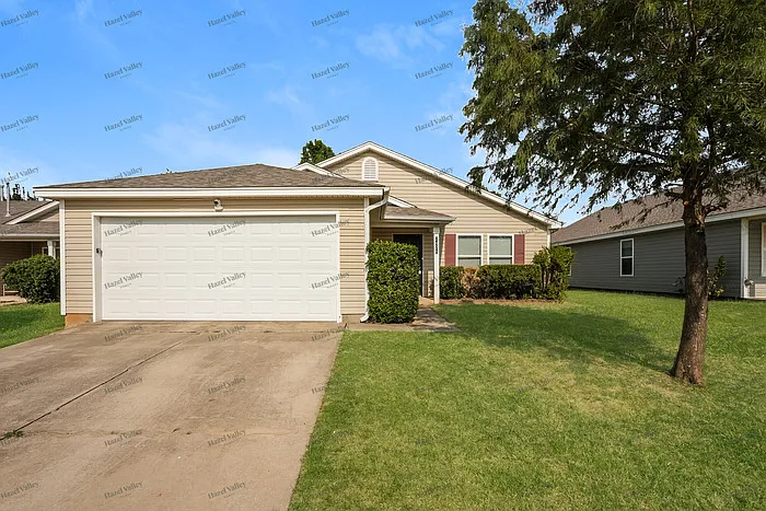 2421 Poppy Ln