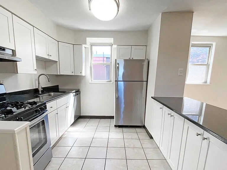 5754 Howe St — Photo 16