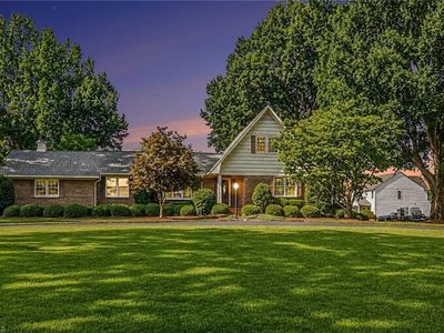 8025 Reynolda Rd, Tobaccoville, NC, 27040