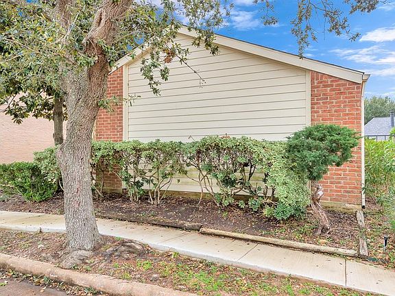 2nd image of 14211 Hillvale Dr