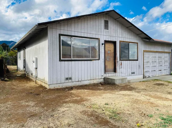 901 4th St, Yreka, CA 96097